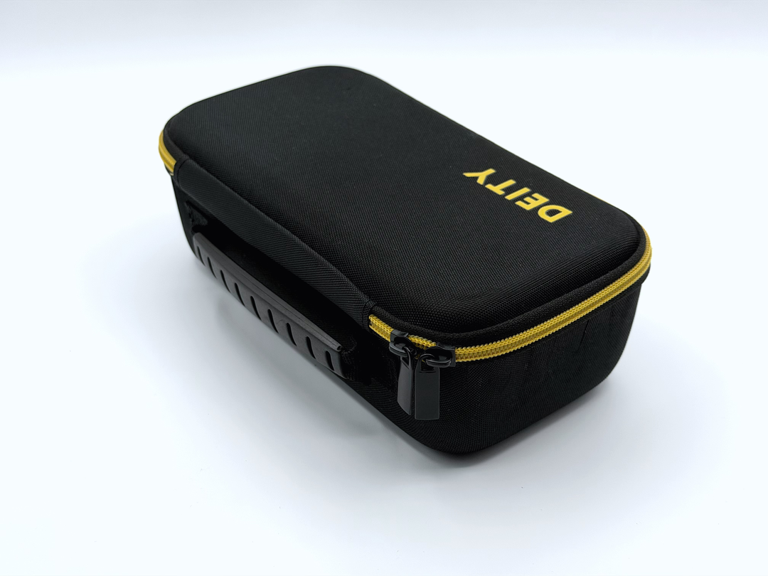 マイクにはしっかりとしたハードケースが付属