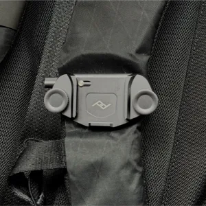 Peak Design Capture が見える状態でも、見た目よし