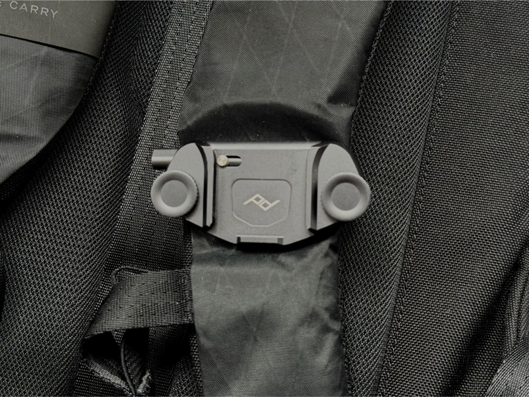 Peak Design Capture が見える状態でも、見た目よし