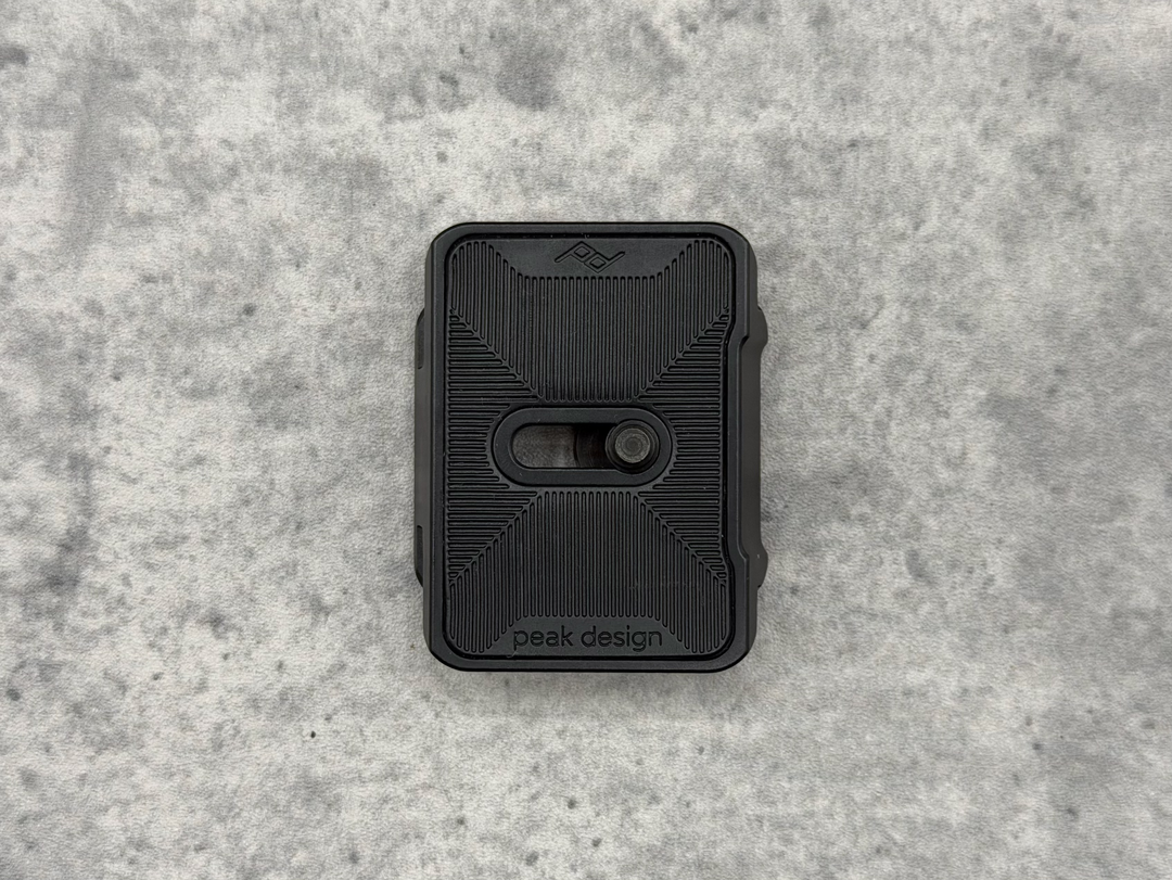 【レビュー】アルカスイスとマンフロットの RC2 に対応し、ピークデザインのエコシステムも使える『Peak Design デュアルプレート』