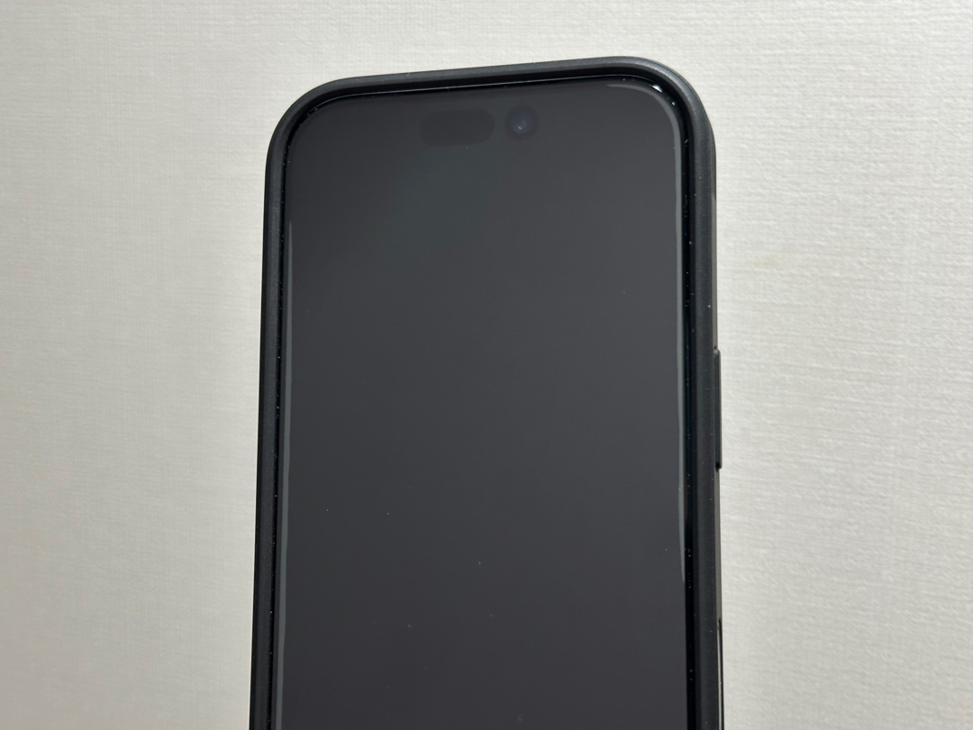 両サイドに『浮き』が生じている。押し付けてもすぐに再発。