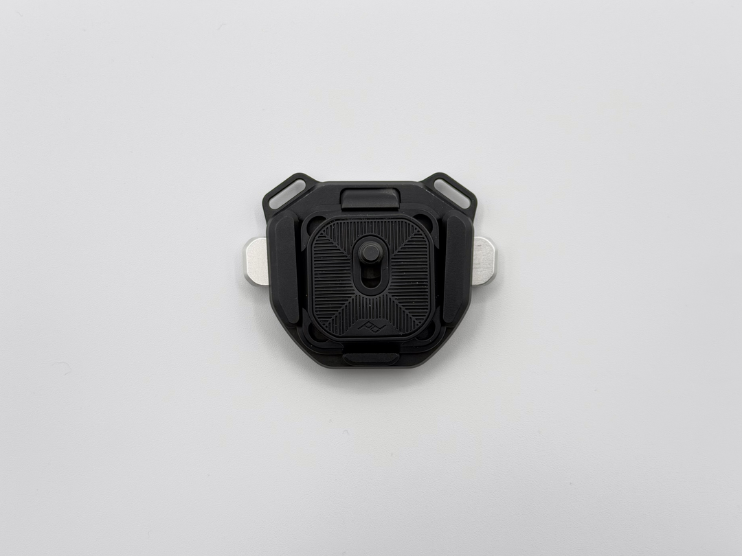 Peak Design のクイックリリースプレートにも対応している