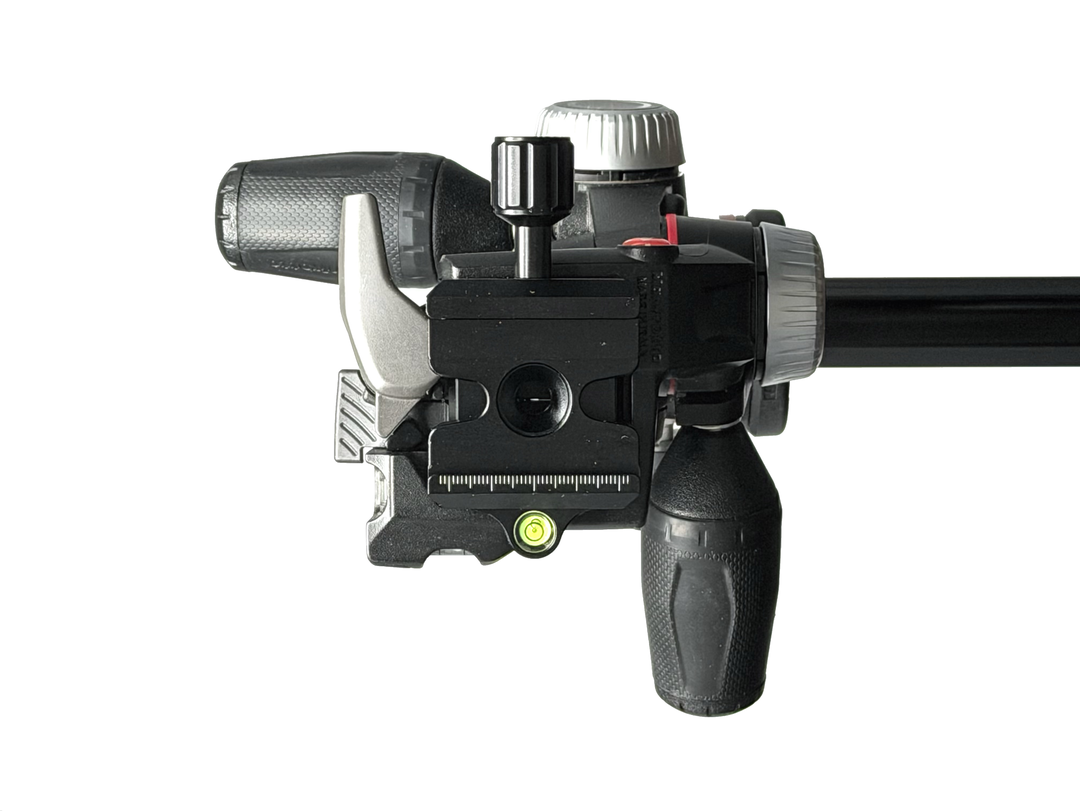 今回購入した Haoge の変換アダプターを雲台にハメた所