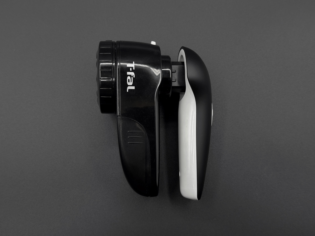 ハンドルを引き出した所。しっかりと握りながら使用することができる。