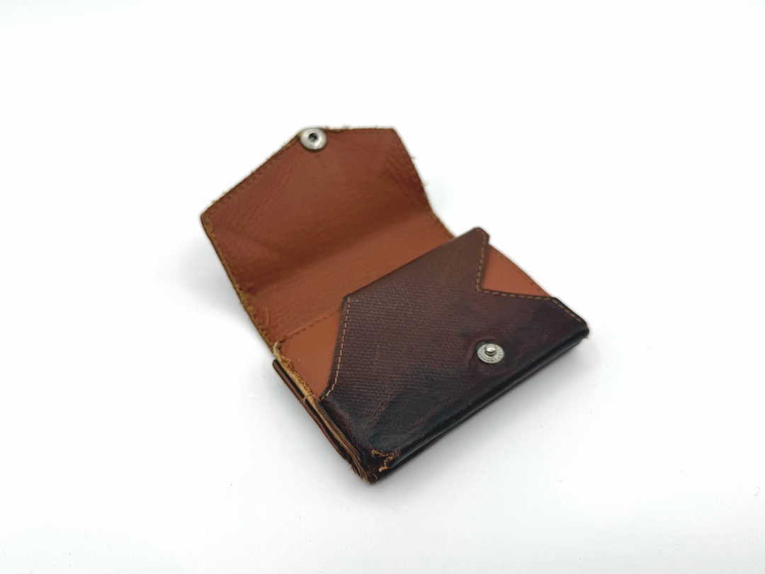 開いた状態の『小さい財布』