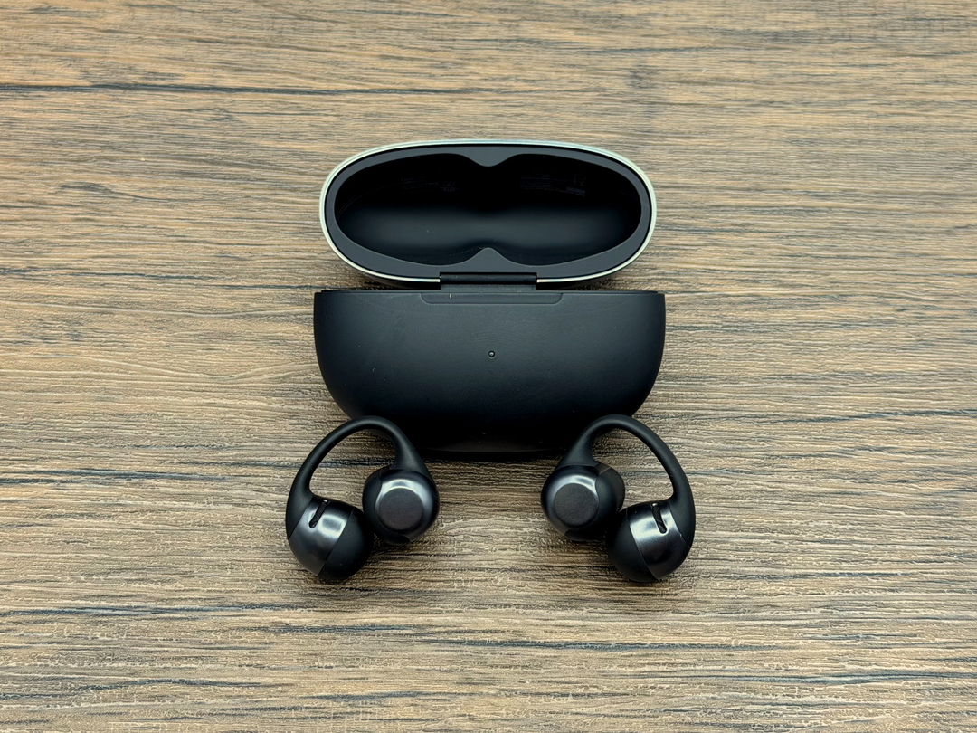 Shokz 社初のイヤーカフ型ワイヤレスイヤホンの OpenDots ONE