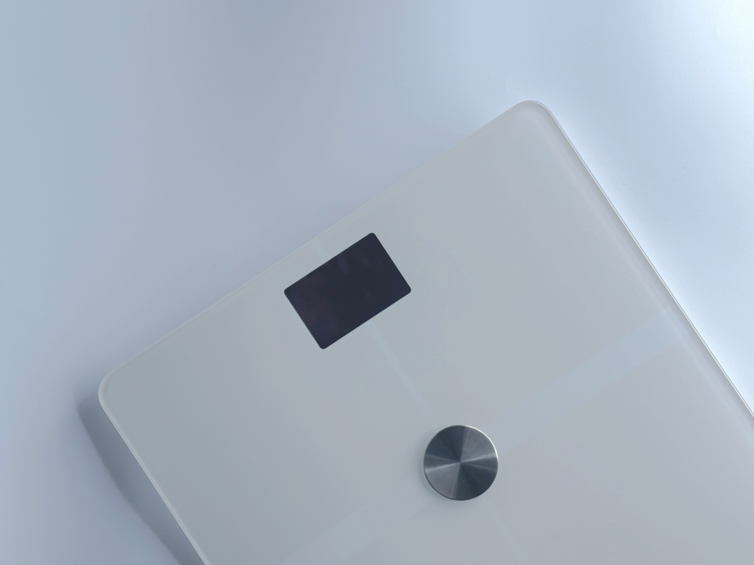ガラス製のプラットフォームが美しいスマート体重・体組成計 Withings Body+