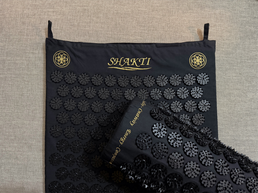 Shakti の商品には首や頭に使いやすいピロー（枕）もあります