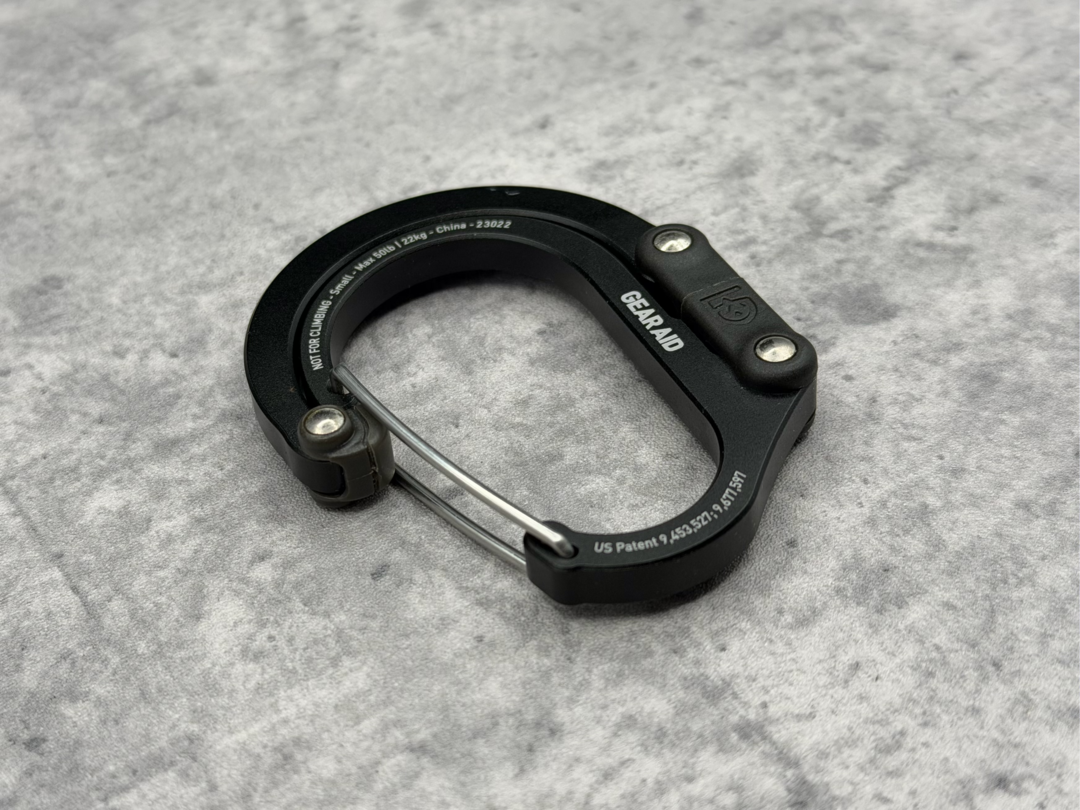 カラビナの状態になるので、どこかにつけておけば持ち運んでる意識もなく、いつでも使えます