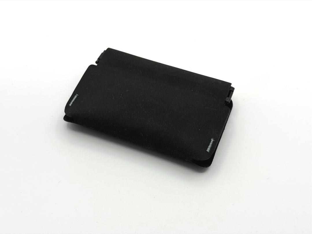 ドイツの RE:FORM というブランドの RE:01 というミニマルな財布